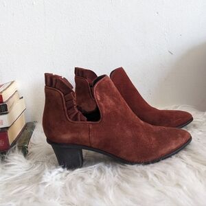 Mahogany Suede Leather Ruffle Ankle Boots - Lori Goldstein 6 36
